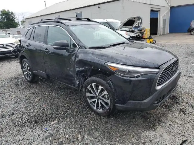 2024 TOYOTA COROLLA CROSS XLE  