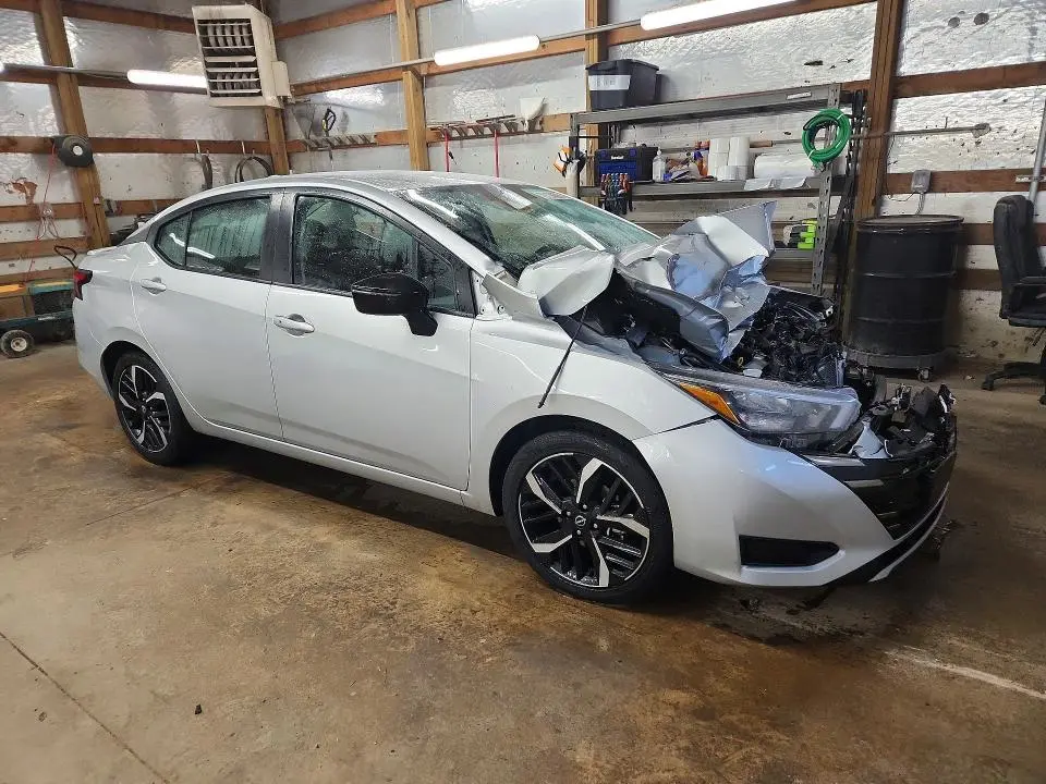 2024 NISSAN VERSA SR  