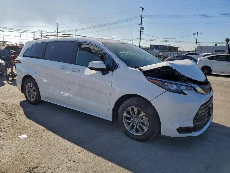 2025 TOYOTA SIENNA LE 8-PASSENGER  
