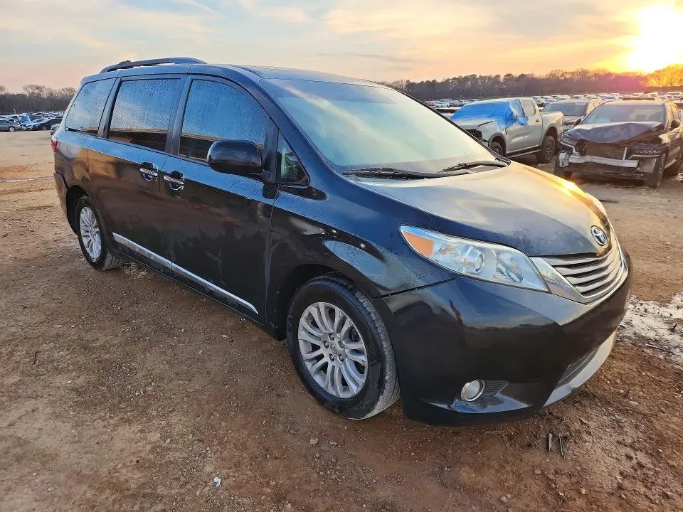 2015 TOYOTA SIENNA XLE 8-PASSENGER  