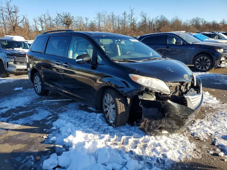 2014 TOYOTA SIENNA XLE  