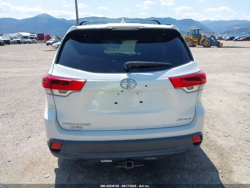 2017 TOYOTA HIGHLANDER SE