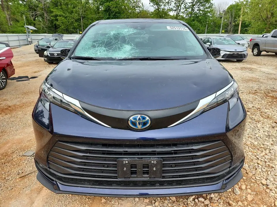 2025 TOYOTA SIENNA XLE 8-PASSENGER  