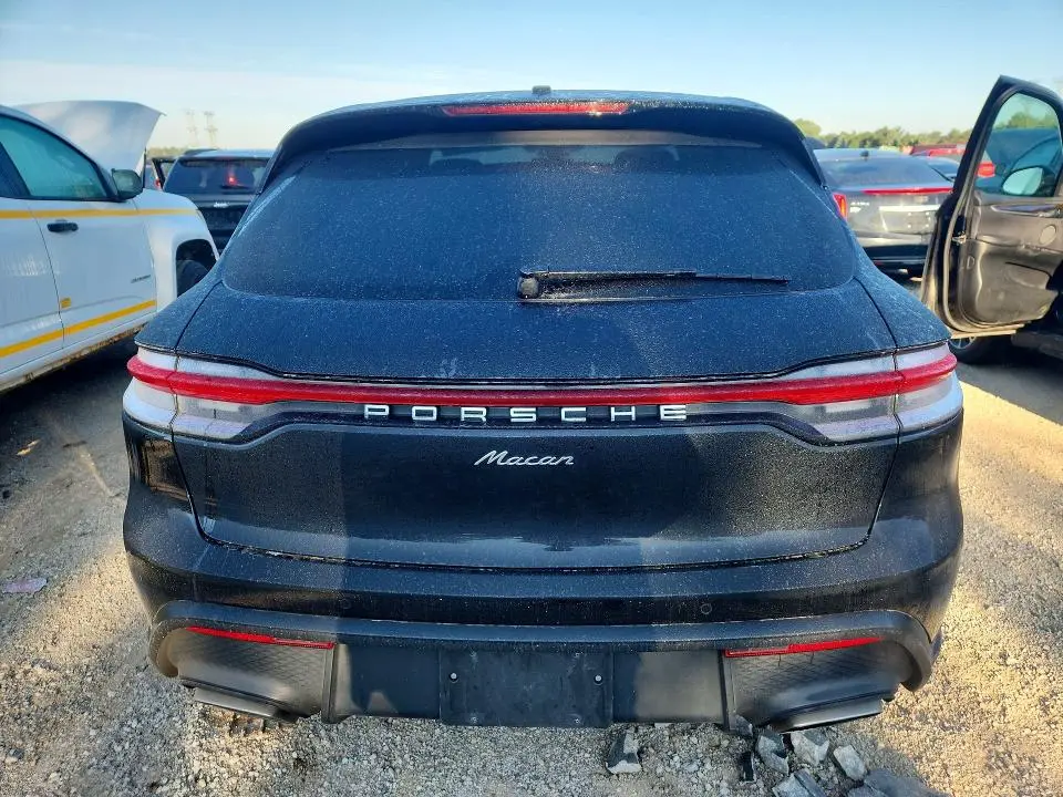 2024 PORSCHE MACAN BASE  