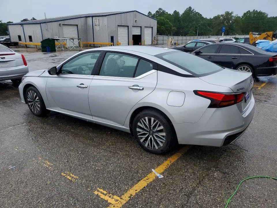 2024 NISSAN ALTIMA SV  