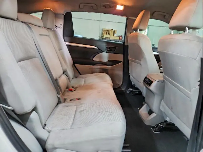 2019 TOYOTA HIGHLANDER LE  