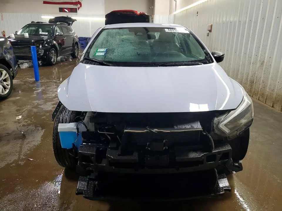 2024 NISSAN VERSA SR  
