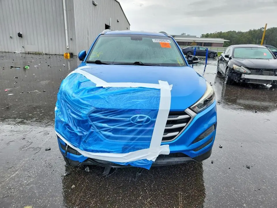 2017 HYUNDAI TUCSON SE PLUS  
