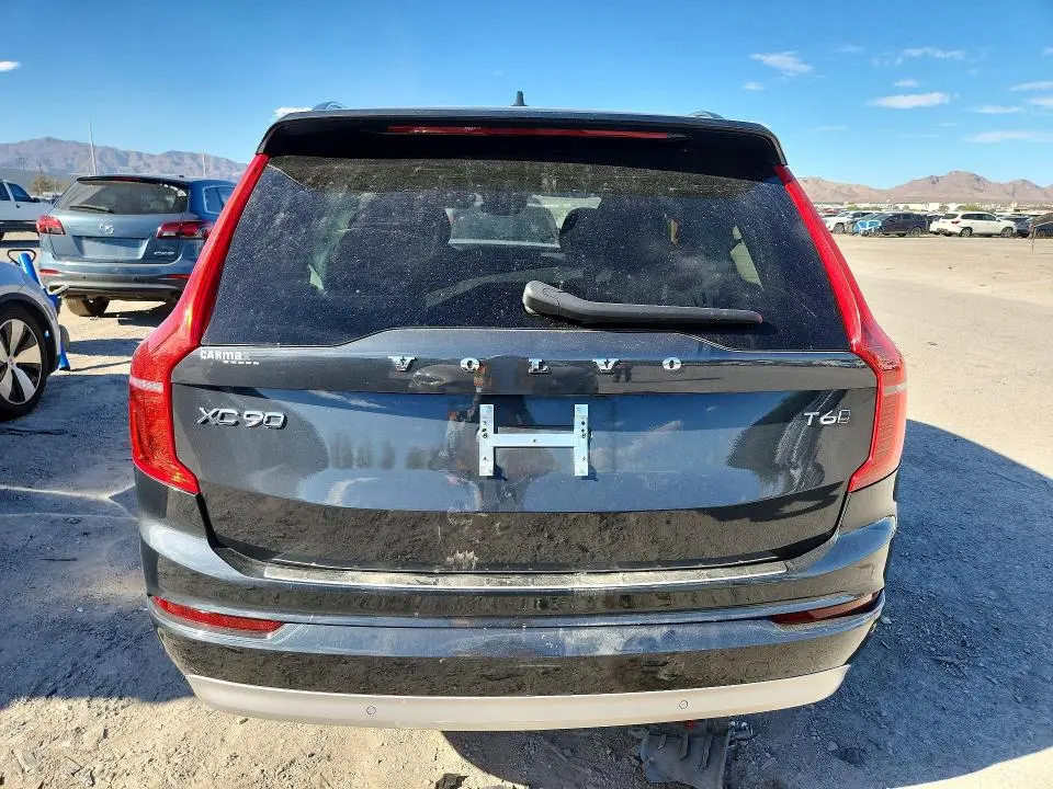 2022 VOLVO XC90 T6 MOMENTUM  