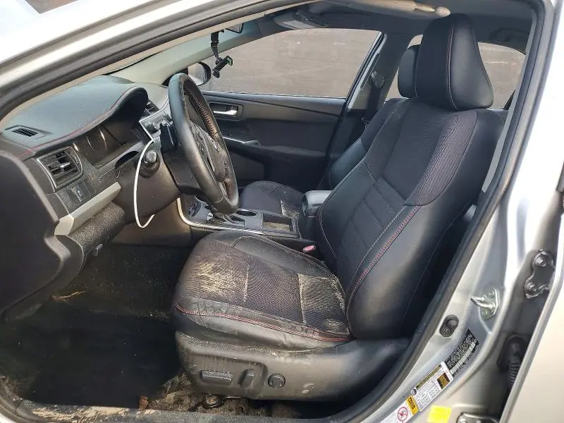 2016 TOYOTA CAMRY SE  