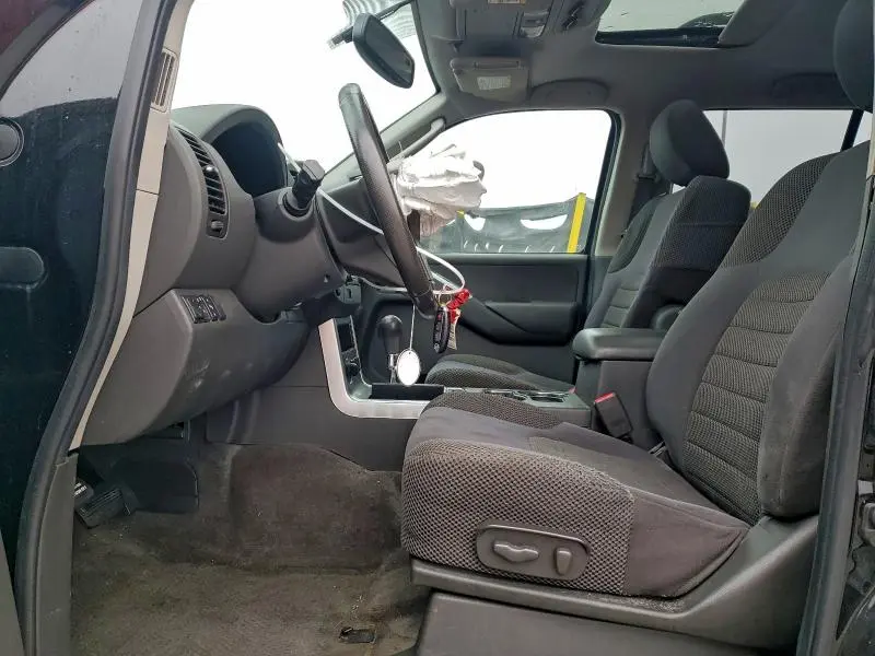 2010 NISSAN PATHFINDER S  