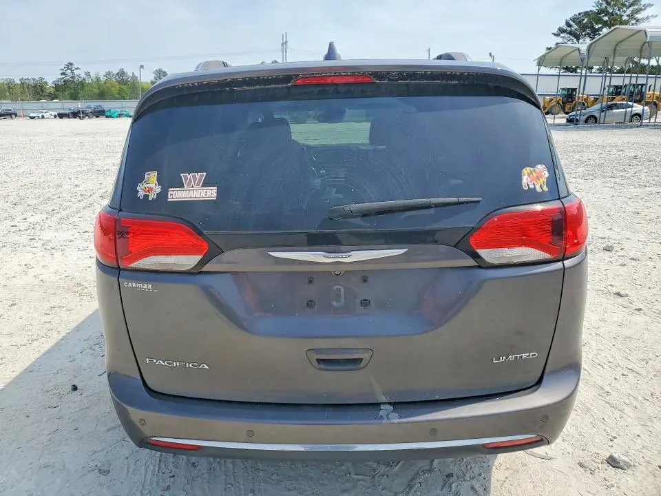 2017 CHRYSLER PACIFICA LIMITED  