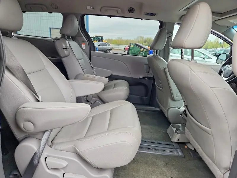 2017 TOYOTA SIENNA XLE 8-PASSENGER  