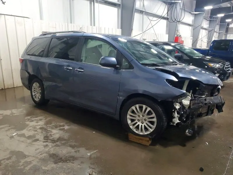 2015 TOYOTA SIENNA XLE  