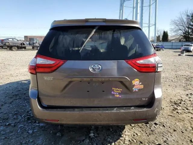 2019 TOYOTA SIENNA XLE  