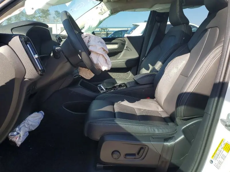2024 VOLVO XC40 PLUS  