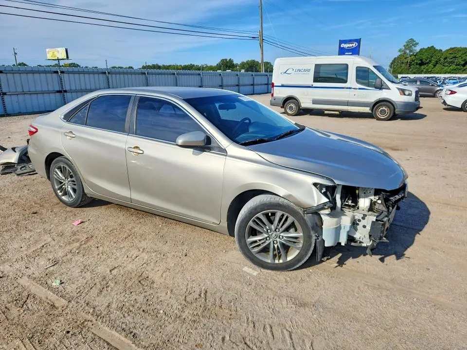2017 TOYOTA CAMRY SE  