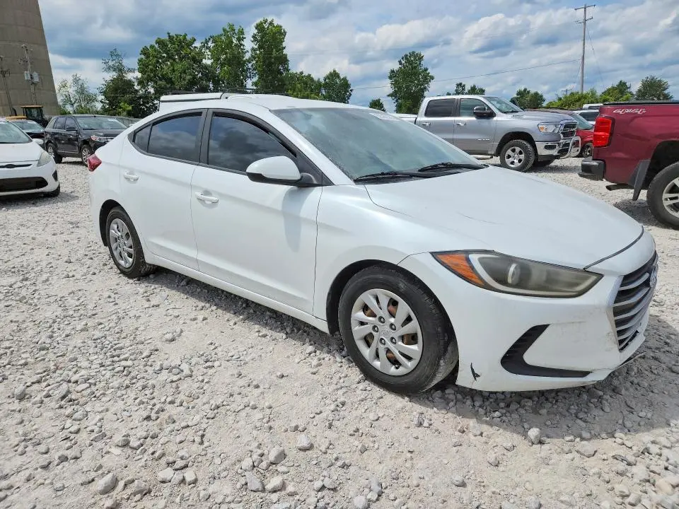 2018 HYUNDAI ELANTRA SE  