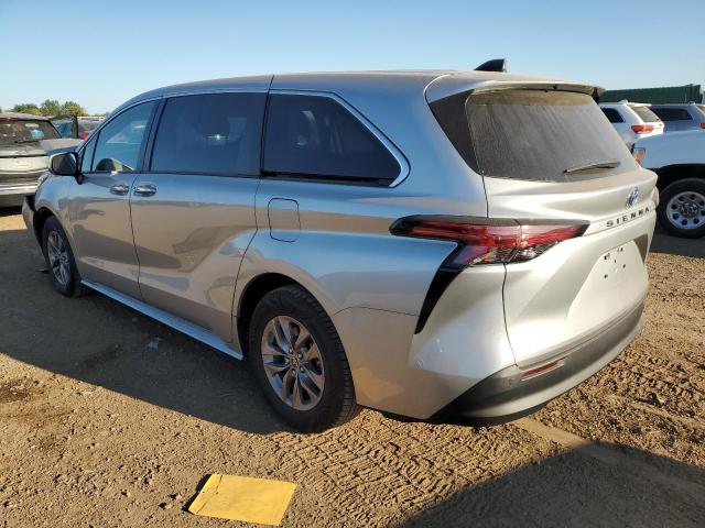 2022 TOYOTA SIENNA XLE