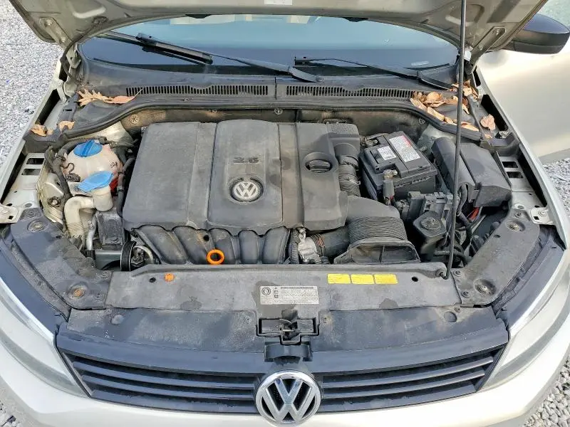 2011 VOLKSWAGEN JETTA SE  