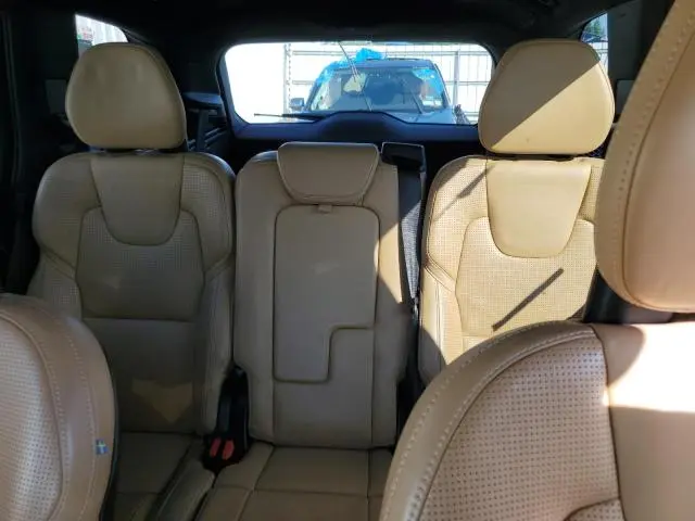 2017 VOLVO XC90 T8  