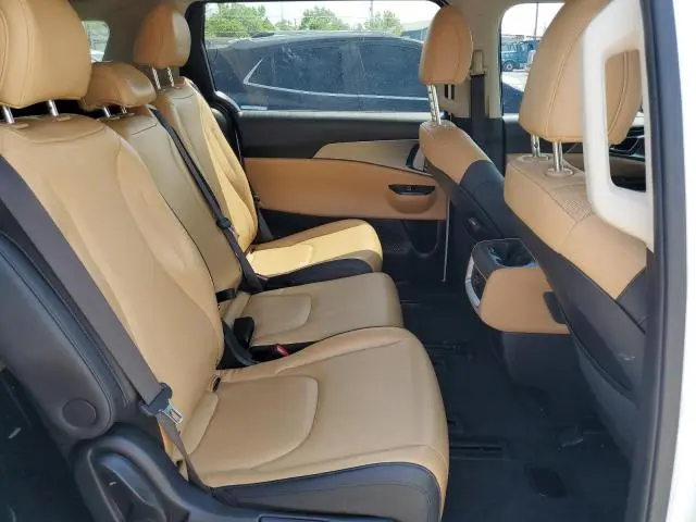 2024 KIA CARNIVAL LX  