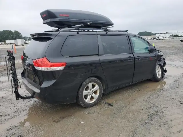 2013 TOYOTA SIENNA LE  