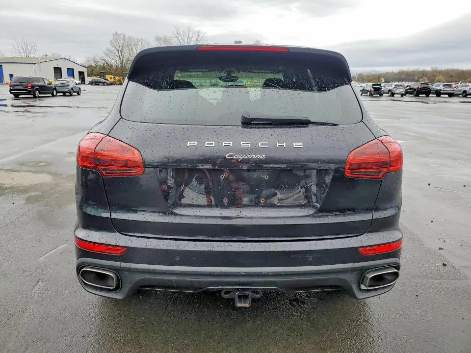 2016 PORSCHE CAYENNE   