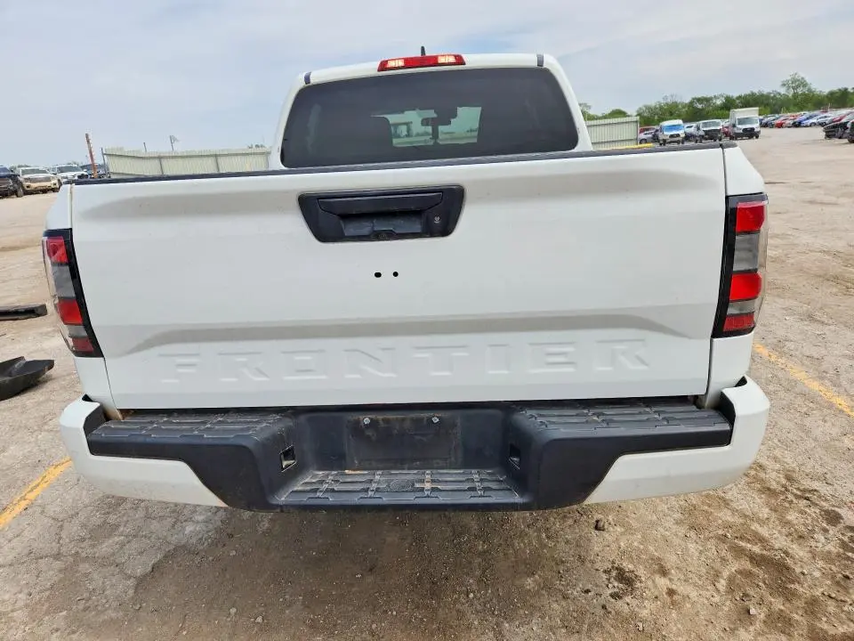2022 NISSAN FRONTIER SV  