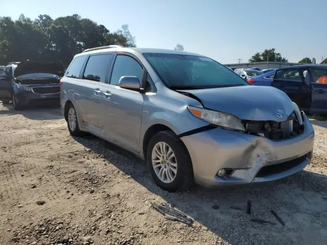 2015 TOYOTA SIENNA XLE  