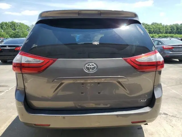2017 TOYOTA SIENNA XLE  