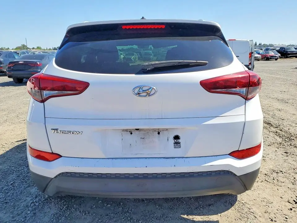 2016 HYUNDAI TUCSON SE  