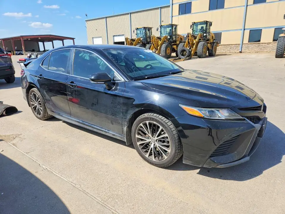 2019 TOYOTA CAMRY SE  