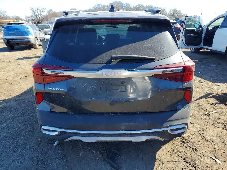 2023 KIA SELTOS EX  