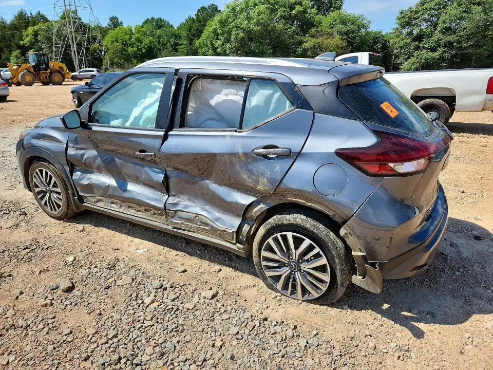 2022 NISSAN KICKS SV  