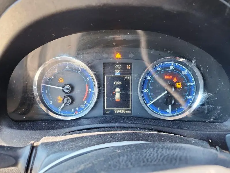 2018 TOYOTA COROLLA SE  