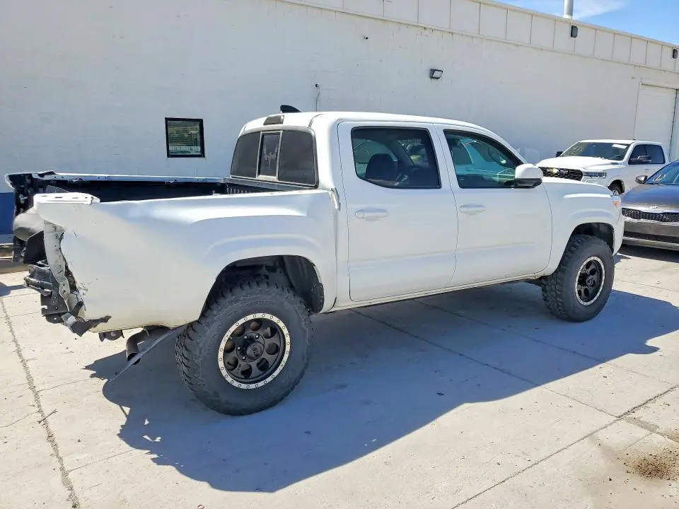 2022 TOYOTA TACOMA SR V6  