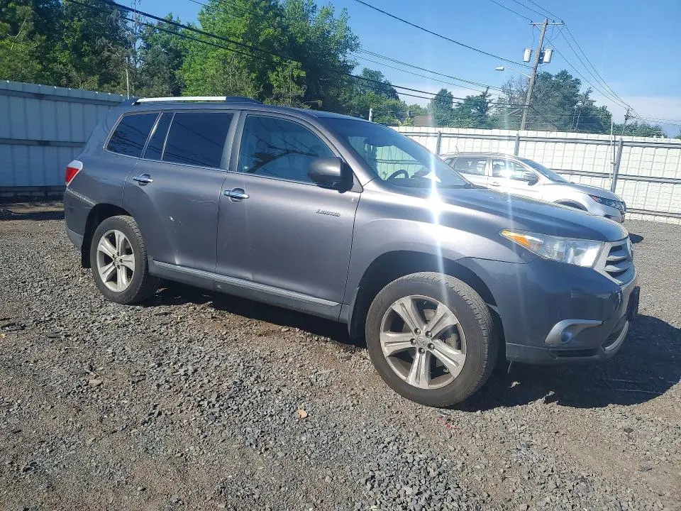 2013 TOYOTA HIGHLANDER LIMITED  