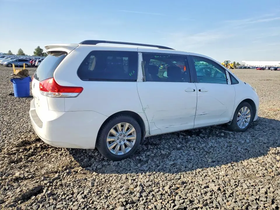 2011 TOYOTA SIENNA XLE 7-PASSENGER  
