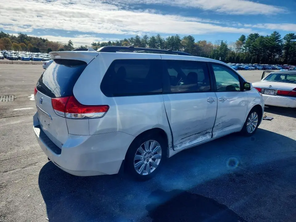 2011 TOYOTA SIENNA LIMITED 7-PASSENGER  