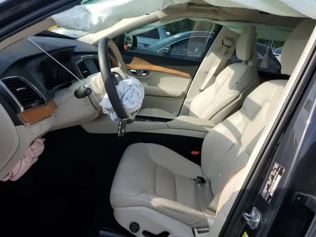 2022 VOLVO XC90 T6 MOMENTUM  