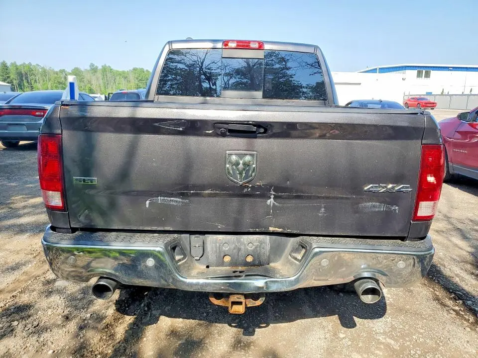 2016 RAM 1500 SLT  