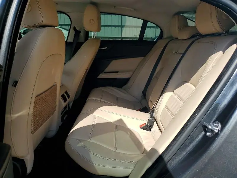 2017 JAGUAR XE PRESTIGE  