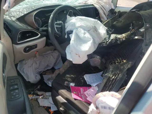 2022 CHRYSLER VOYAGER LX  