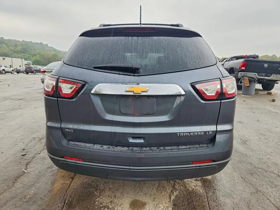 2013 CHEVROLET TRAVERSE LS  