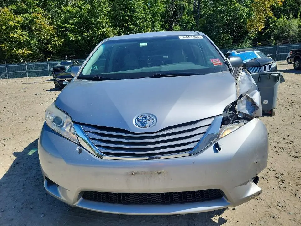 2015 TOYOTA SIENNA LE  
