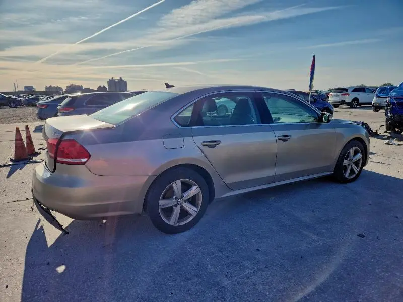 2015 VOLKSWAGEN PASSAT SE  