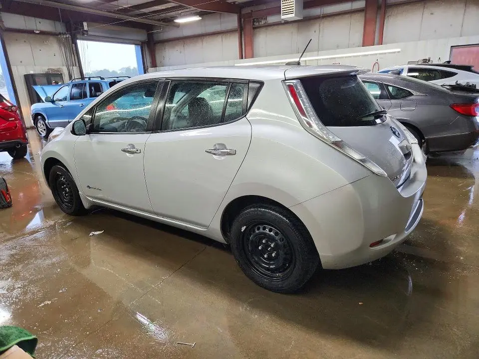 2015 NISSAN LEAF S  