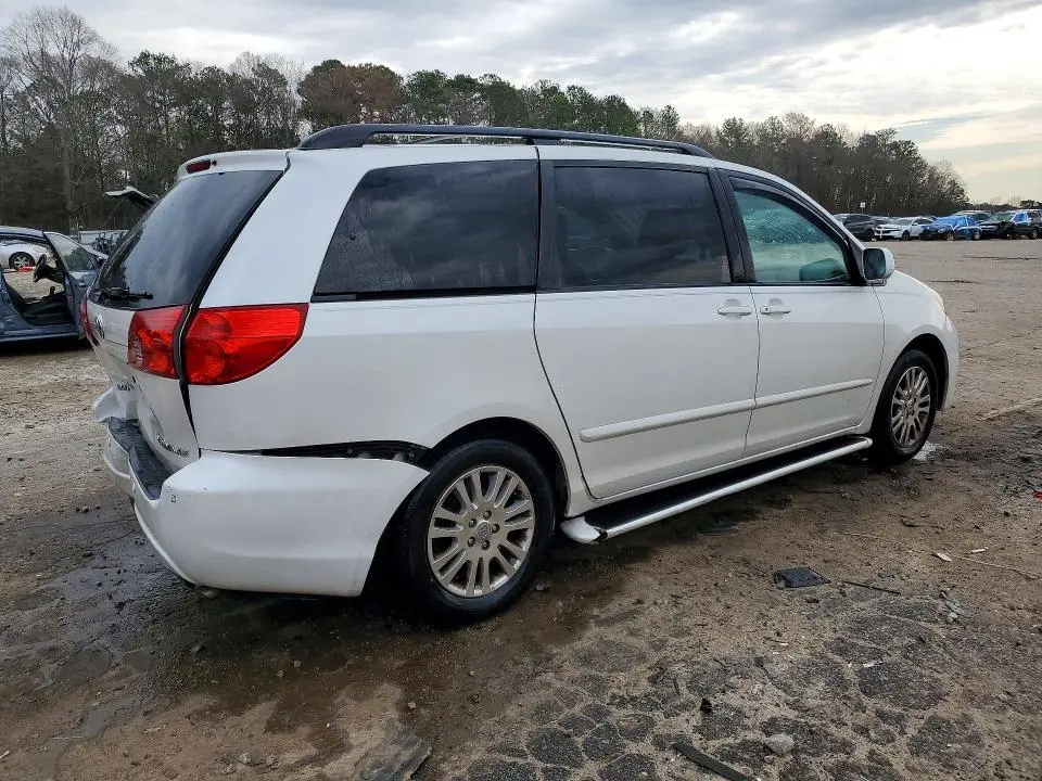 2010 TOYOTA SIENNA XLE  