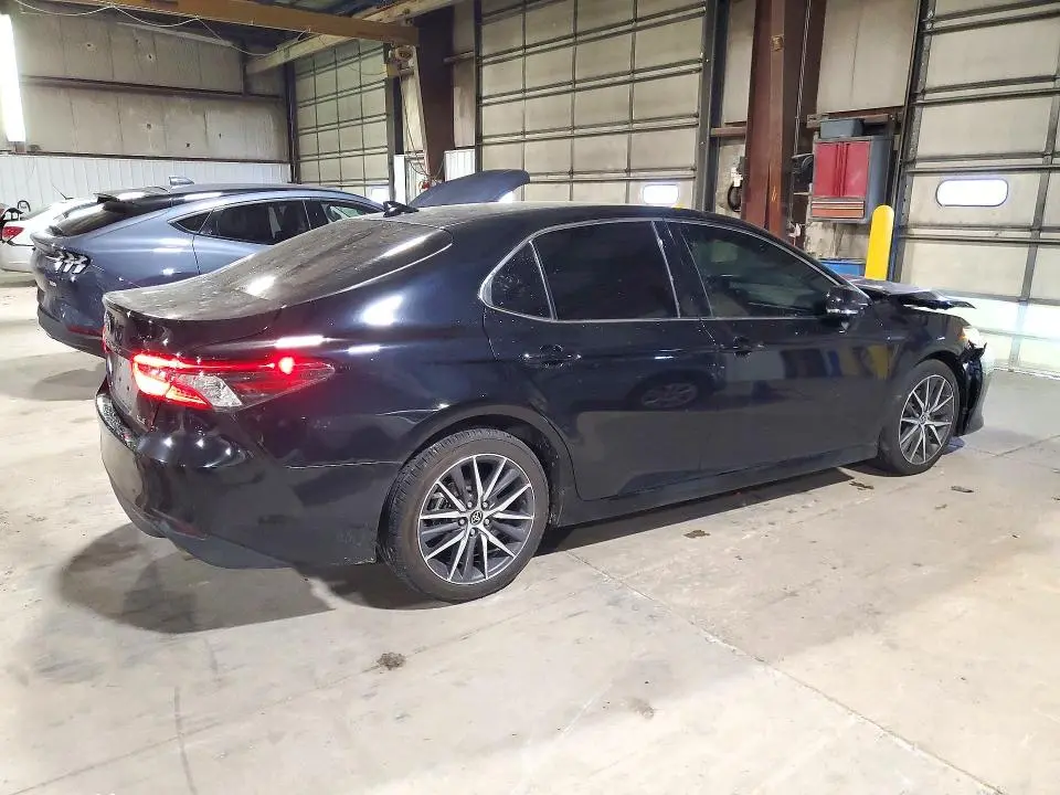 2023 TOYOTA CAMRY XLE  